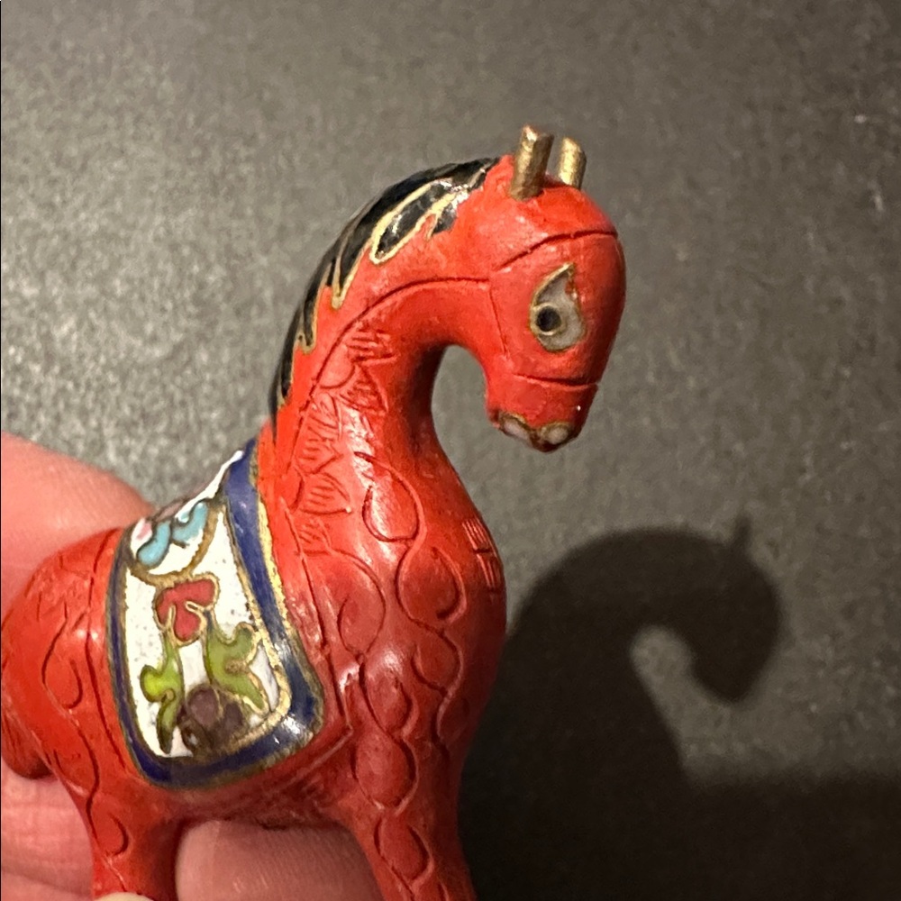 Rare Vintage Cinnabar Horse with White Cloisonné - Picture 5 of 6